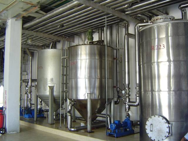 Hệ thống bồn chứa trong dây chuyền tinh luyện dầu